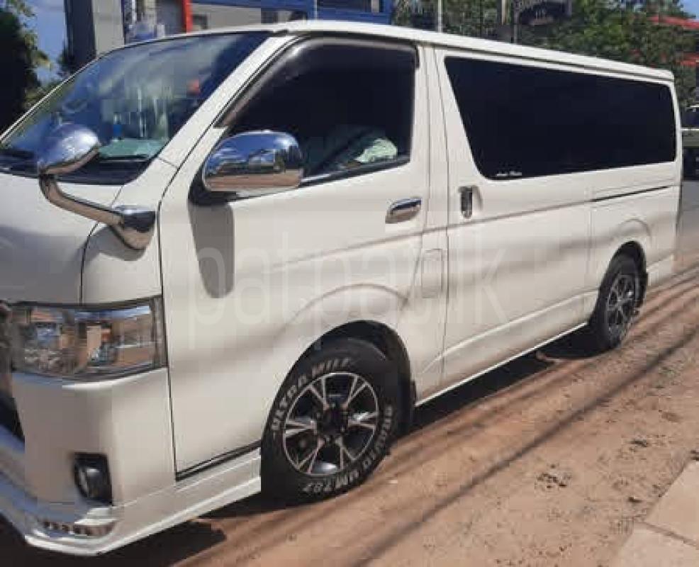 Toyota Hiace 2015 - பயன்படுத்தப்பட்டது வேன் sale in Sri Lanka - patpat.lk