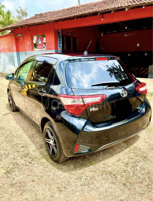 Toyota Vitz 2017 - பயன்படுத்தப்பட்டது கார் sale in Sri Lanka - patpat.lk
