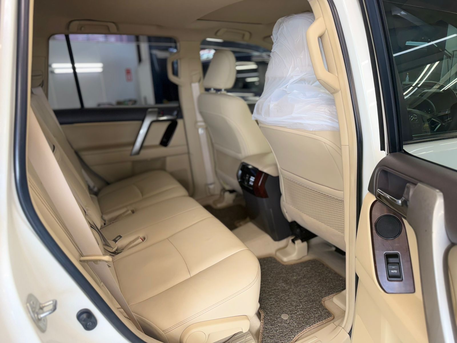 Toyota PRADO 2015 - பயன்படுத்தப்பட்டது SUV sale in Sri Lanka - patpat.lk