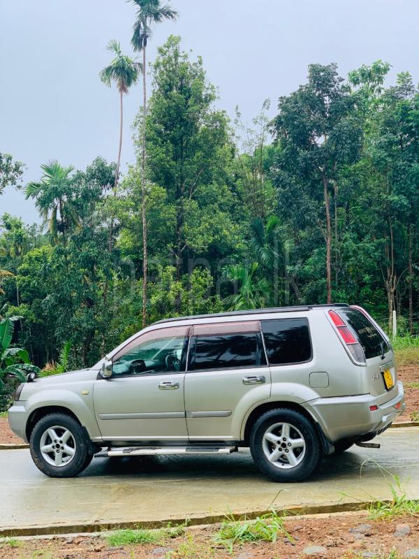Nissan X Trail 2001 - பயன்படுத்தப்பட்டது SUV sale in Sri Lanka - patpat.lk