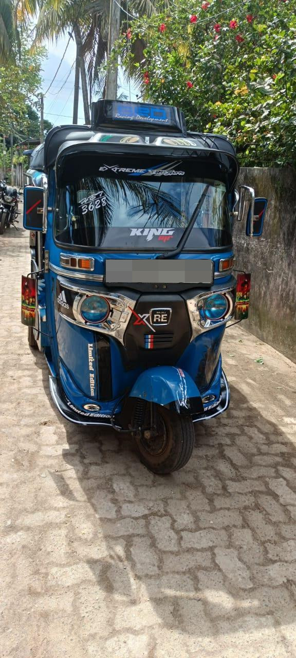 Bajaj Three Wheel 2014