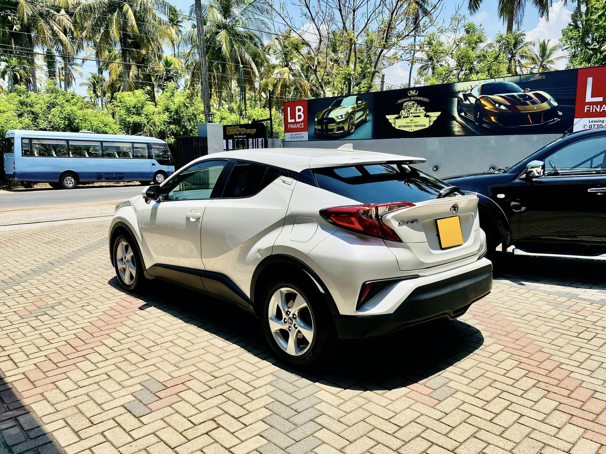 Toyota CHR 2017 - பயன்படுத்தப்பட்டது SUV sale in Sri Lanka - patpat.lk