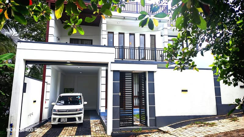 House for Sale in Athurugiriya