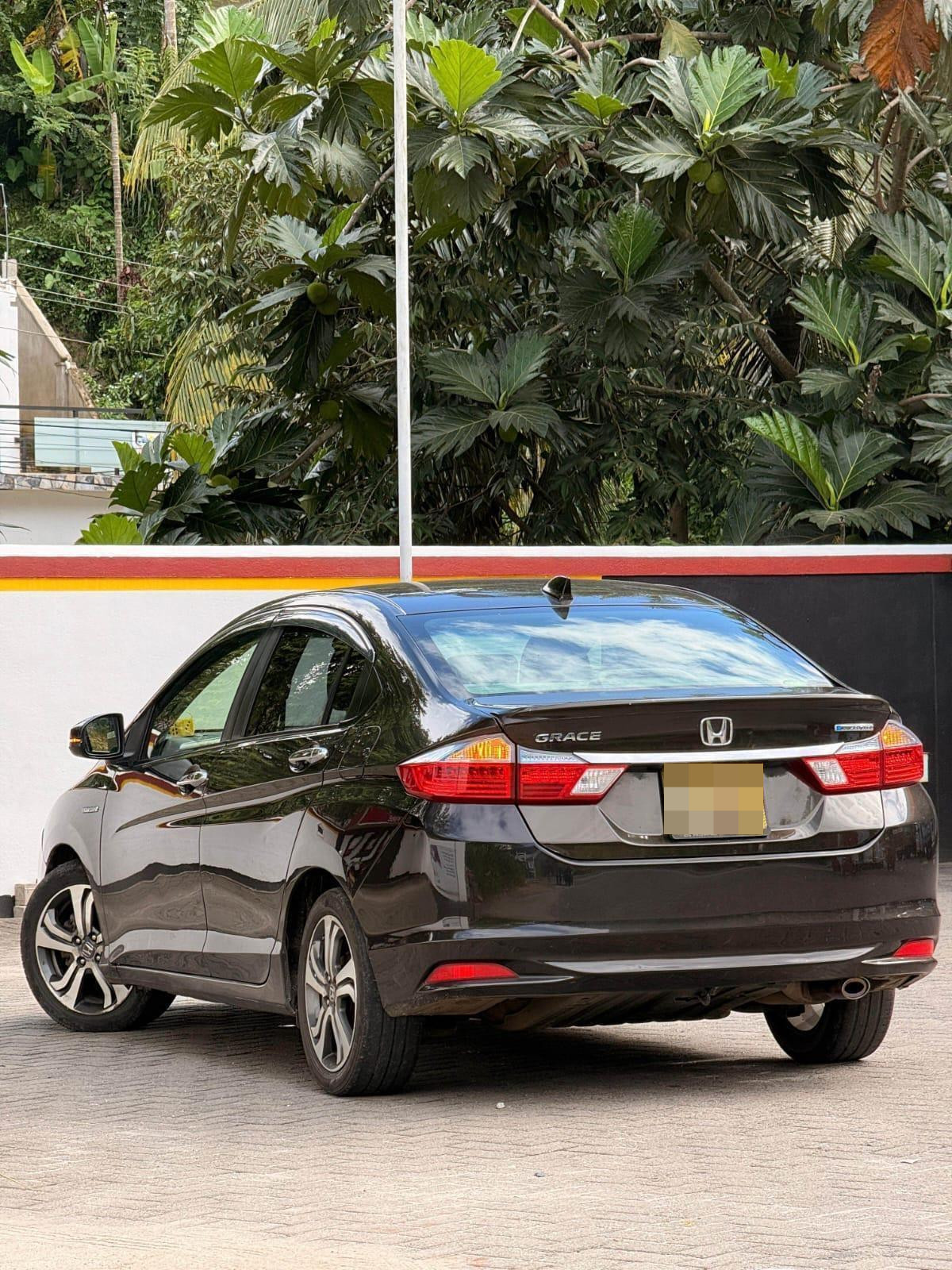 Honda Grace 2016 - பயன்படுத்தப்பட்டது கார் sale in Sri Lanka - patpat.lk