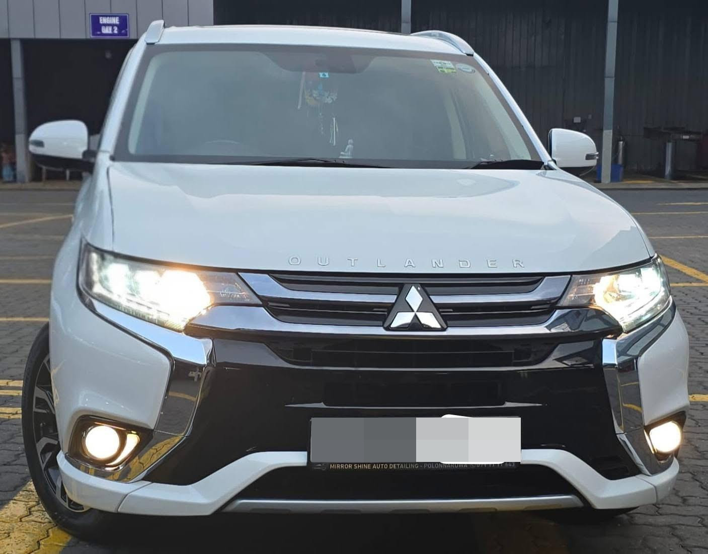 Mitsubishi Outlander 2015 - பயன்படுத்தப்பட்டது SUV sale in Sri Lanka - patpat.lk