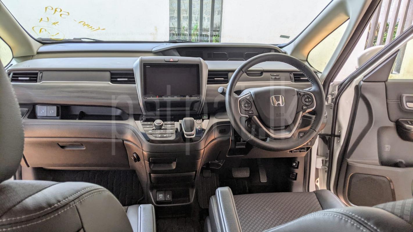 Honda Freed 2024 - Reconditioned Van sale in Sri Lanka - patpat.lk