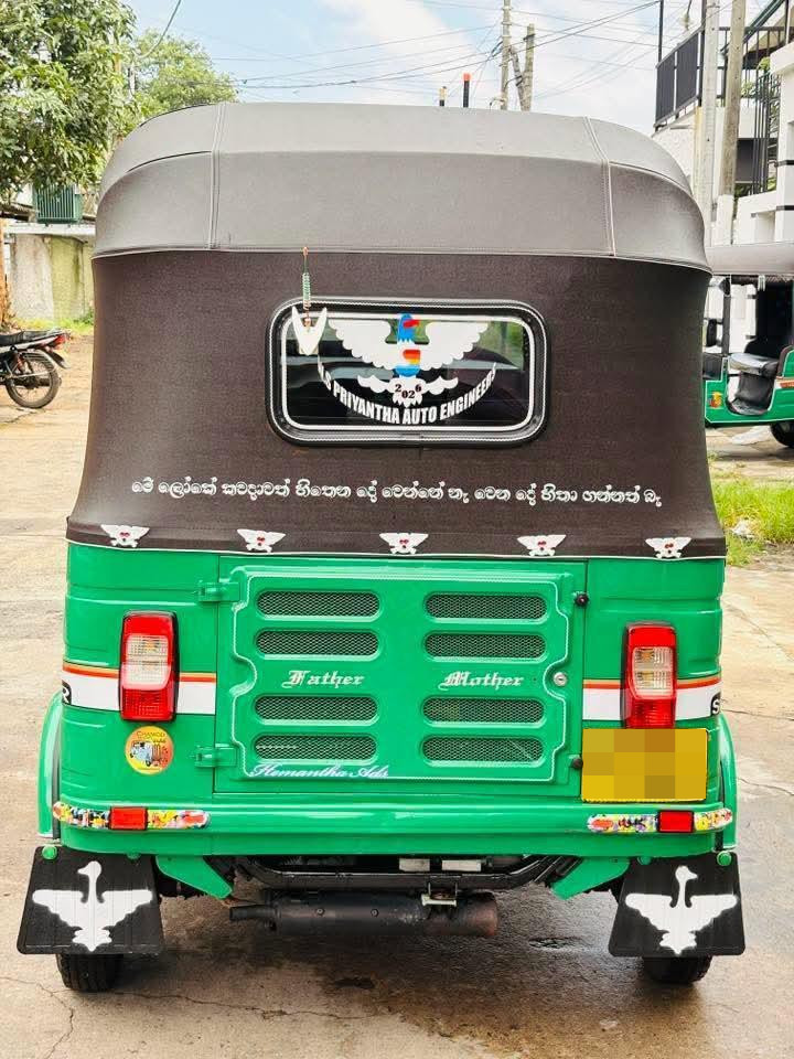 Bajaj 4 stroke 2011 - பயன்படுத்தப்பட்டது முச்சக்கர வண்டி sale in Sri Lanka - patpat.lk