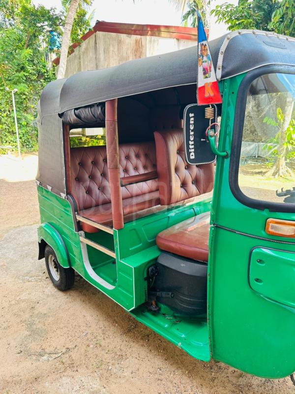 Bajaj 4 stroke 2020 - பயன்படுத்தப்பட்டது முச்சக்கர வண்டி sale in Sri Lanka - patpat.lk