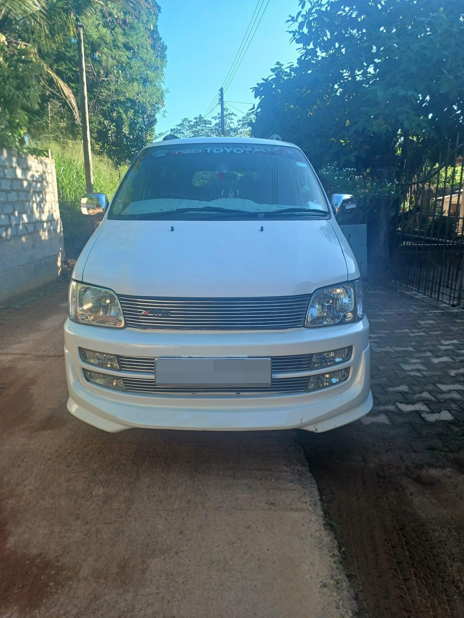 Toyota Noah 1998 - Used Van sale in Sri Lanka - patpat.lk