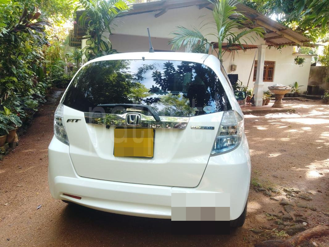 Honda FIT S HYBRID 2011 - பயன்படுத்தப்பட்டது கார் sale in Sri Lanka - patpat.lk