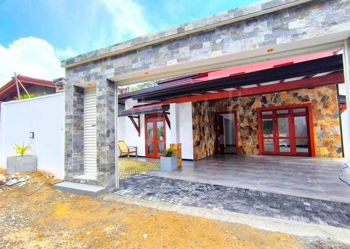 House for Sale in Athurugiriya ads-image-1