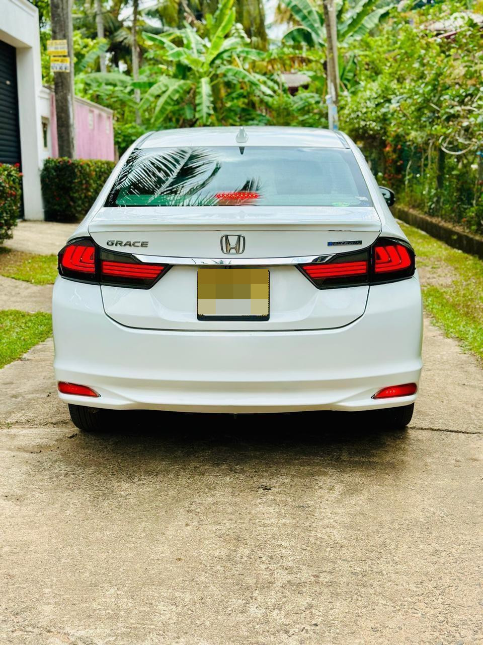 Honda Grace 2015 - භාවිතා කරන ලද කාර් sale in Sri Lanka - patpat.lk