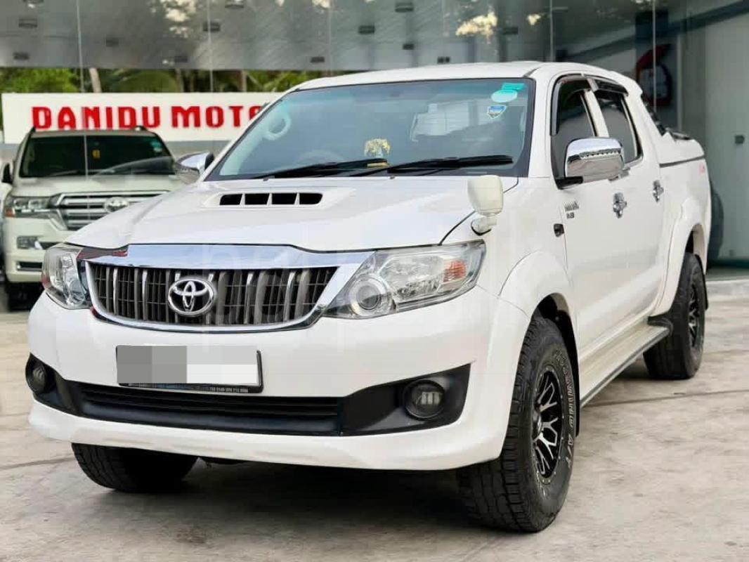 Toyota Hilux 2006 - பயன்படுத்தப்பட்டது சரக்கு போக்குவரத்து sale in Sri Lanka - patpat.lk