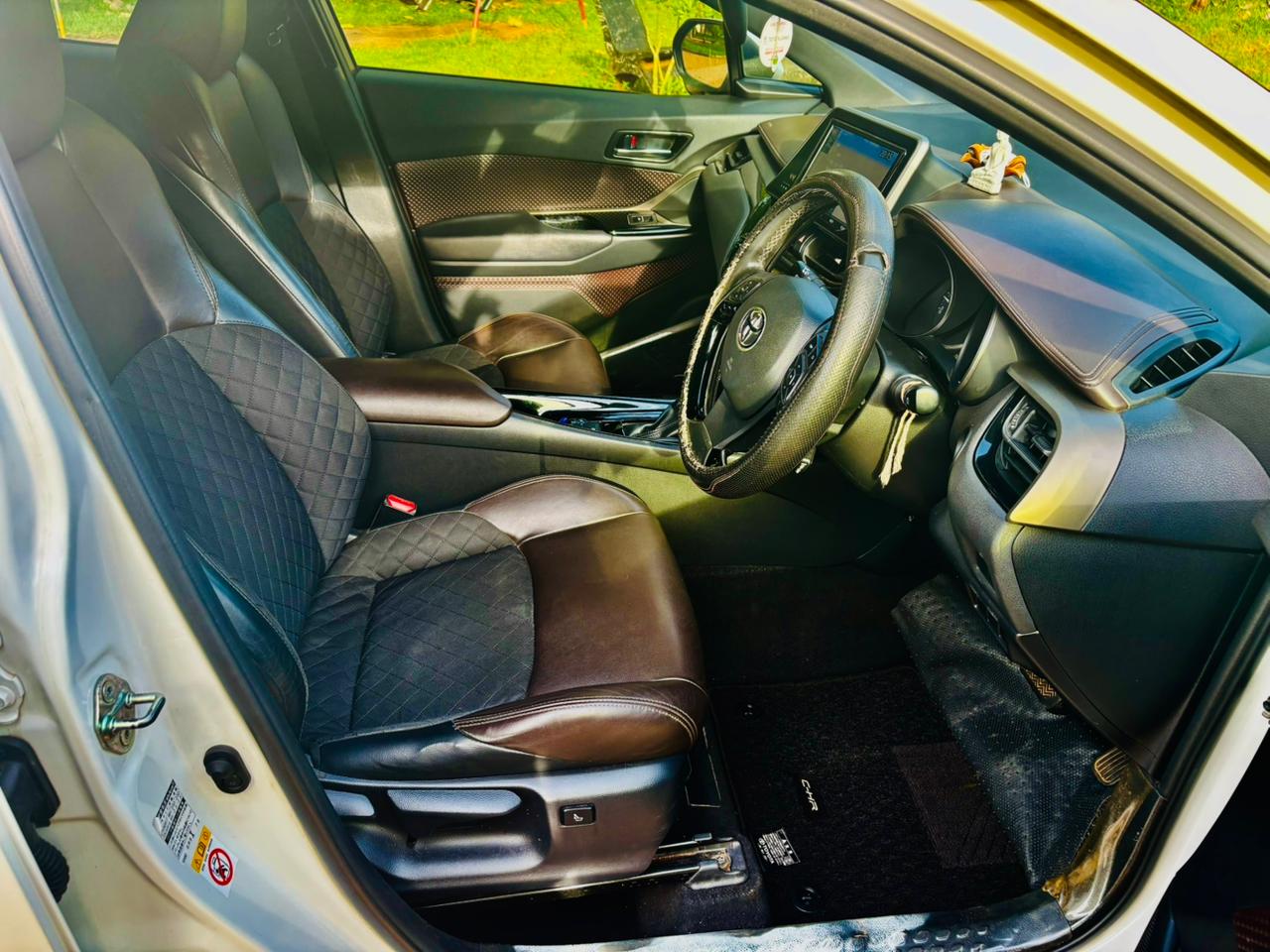 Toyota CHR 2019 - பயன்படுத்தப்பட்டது SUV sale in Sri Lanka - patpat.lk