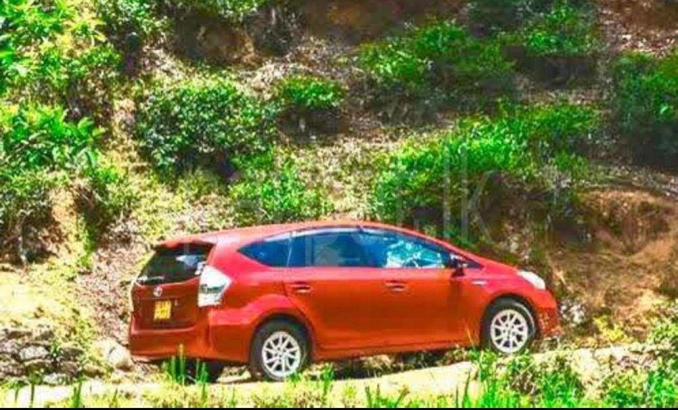 Toyota Prius 2012 - பயன்படுத்தப்பட்டது கார் sale in Sri Lanka - patpat.lk