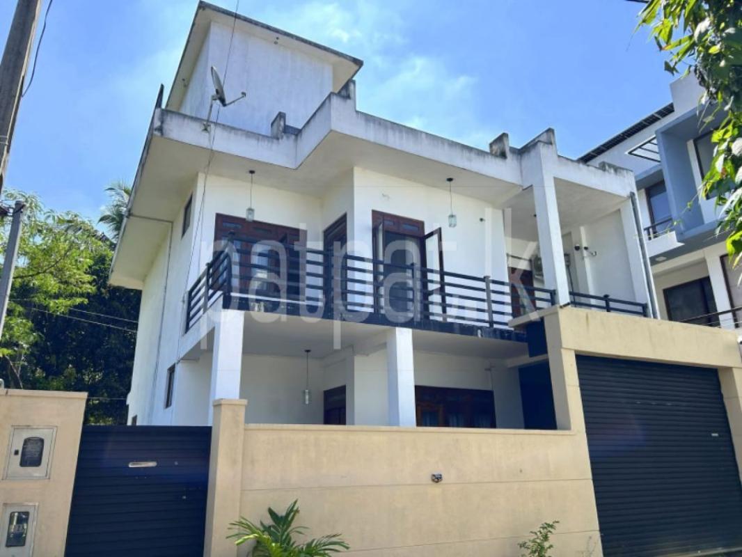 House for Sale in Athurugiriya