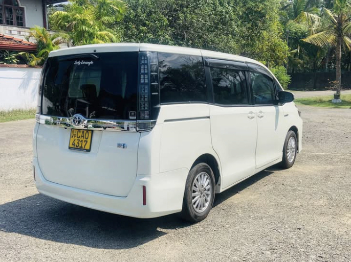 Toyota Voxy 2014 - பயன்படுத்தப்பட்டது வேன் sale in Sri Lanka - patpat.lk