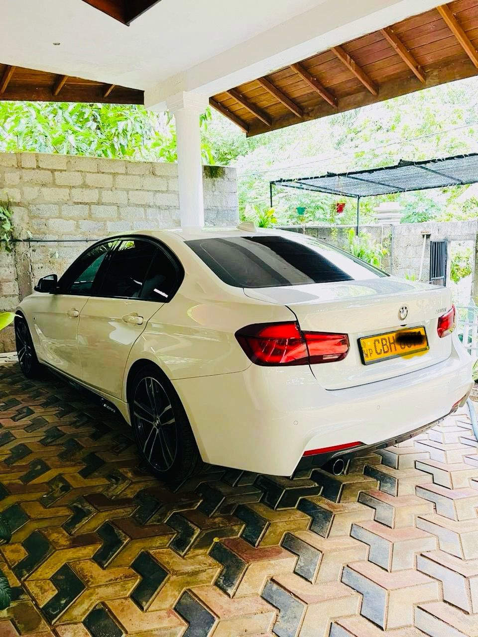 BMW 318i 2017 - பயன்படுத்தப்பட்டது கார் sale in Sri Lanka - patpat.lk