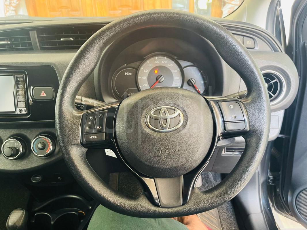 Toyota Vitz 2017 - பயன்படுத்தப்பட்டது கார் sale in Sri Lanka - patpat.lk
