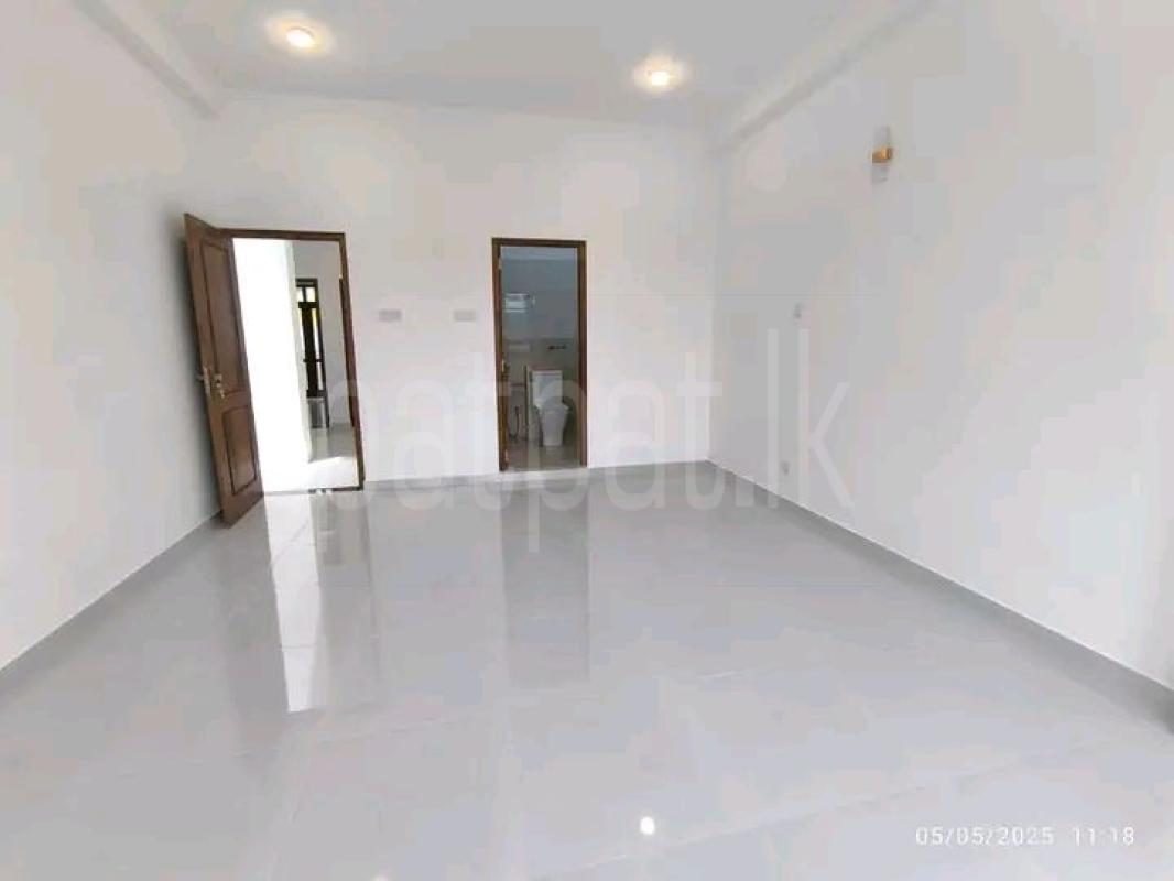 House for Sale in Athurugiriya