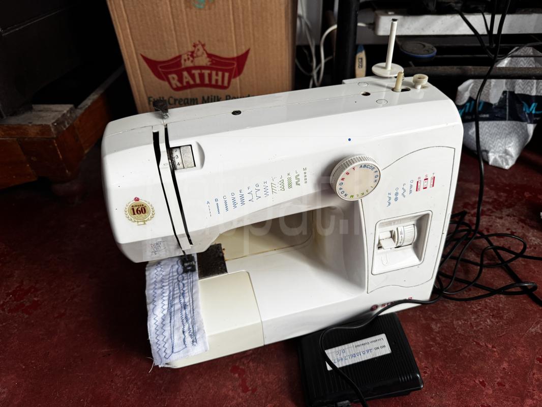 Singer Portable 8215 Sewing Machine