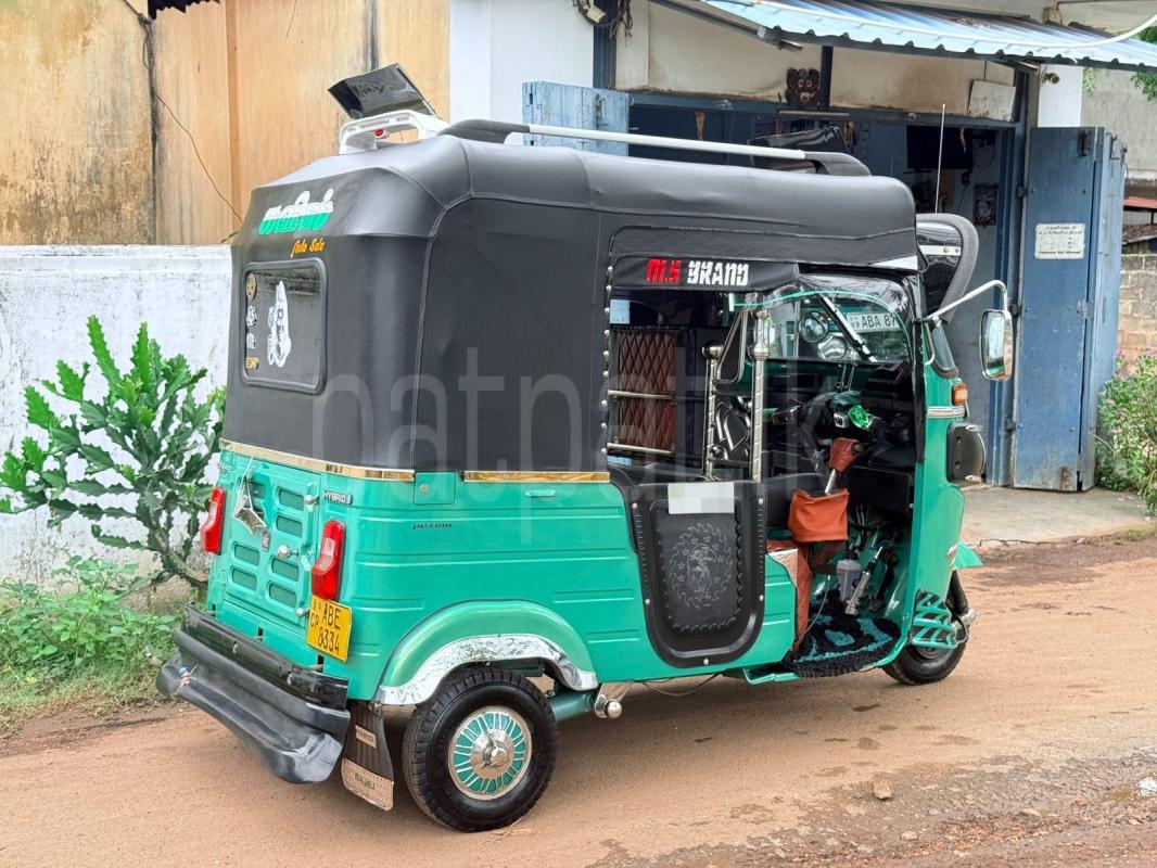 Bajaj 4 stroke 2015 - பயன்படுத்தப்பட்டது முச்சக்கர வண்டி sale in Sri Lanka - patpat.lk