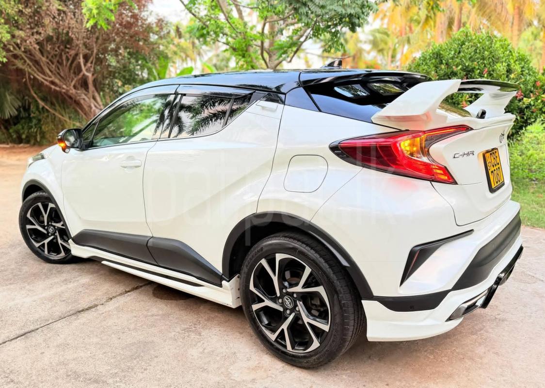 Toyota CHR 2018 - பயன்படுத்தப்பட்டது SUV sale in Sri Lanka - patpat.lk