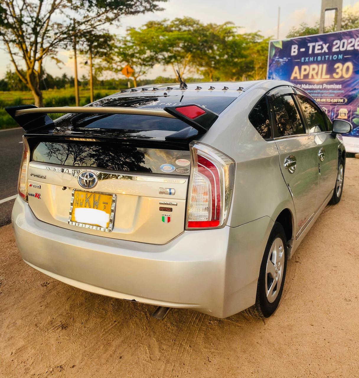 Toyota Prius 2012 - Used Car sale in Sri Lanka - patpat.lk