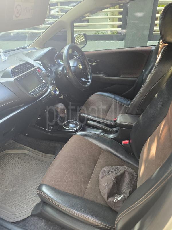 Honda FIT SHUTTLE 2013 - பயன்படுத்தப்பட்டது கார் sale in Sri Lanka - patpat.lk
