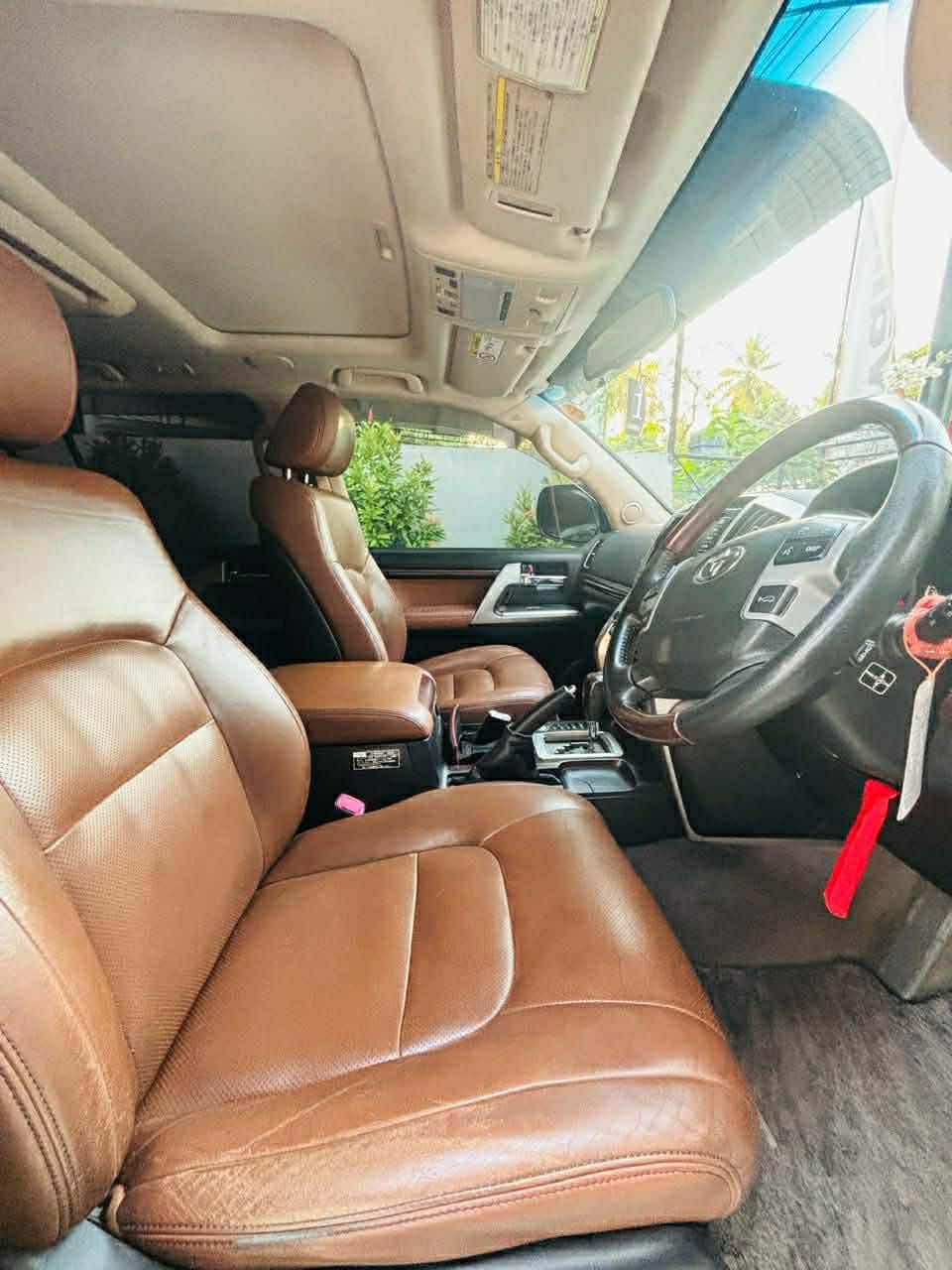 Toyota Land Cruiser 2015 - பயன்படுத்தப்பட்டது SUV sale in Sri Lanka - patpat.lk