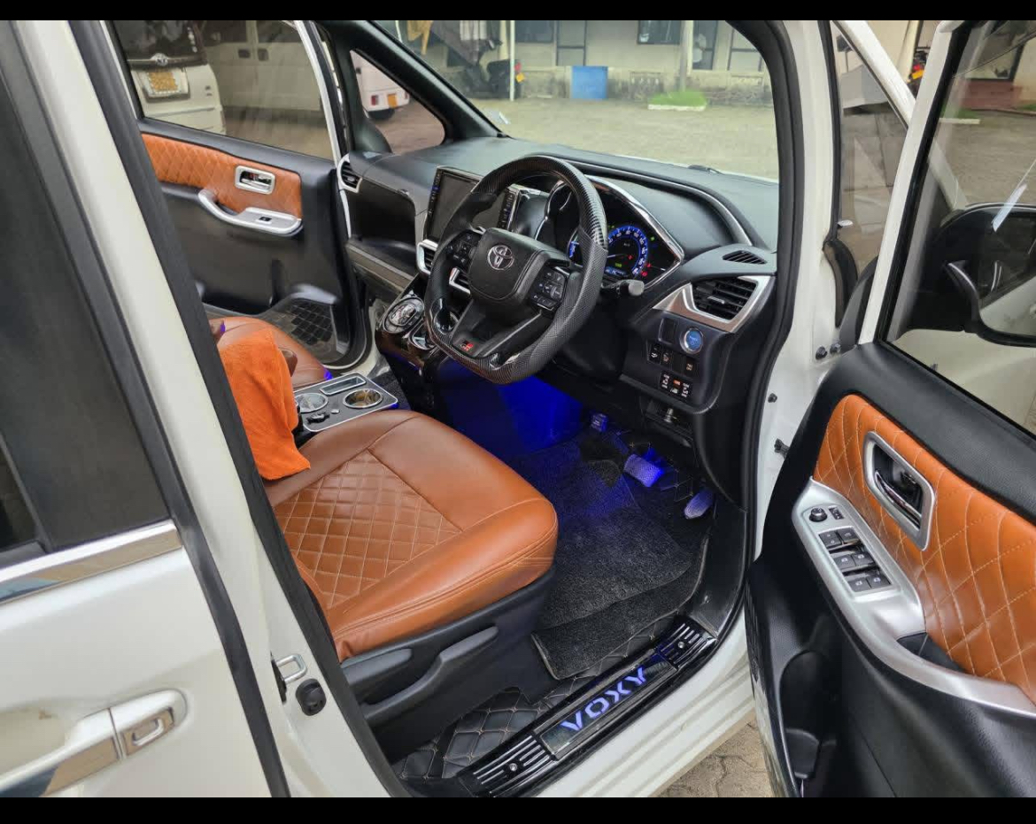 Toyota Voxy 2015 - பயன்படுத்தப்பட்டது வேன் sale in Sri Lanka - patpat.lk