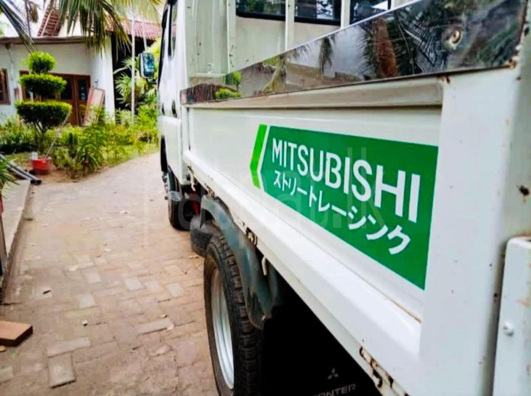Mitsubishi Canter 2003 - பயன்படுத்தப்பட்டது டிரக் sale in Sri Lanka - patpat.lk