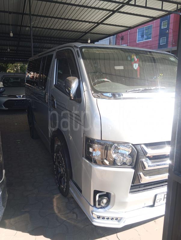 Toyota Hiace 2006 - பயன்படுத்தப்பட்டது வேன் sale in Sri Lanka - patpat.lk