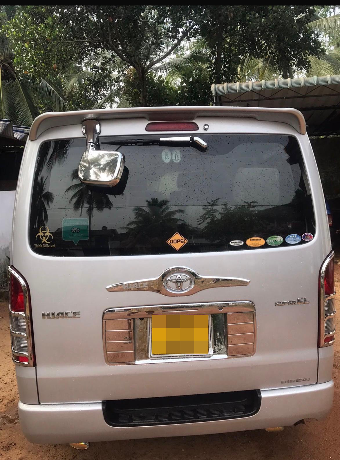 Toyota Hiace 2011 - பயன்படுத்தப்பட்டது வேன் sale in Sri Lanka - patpat.lk