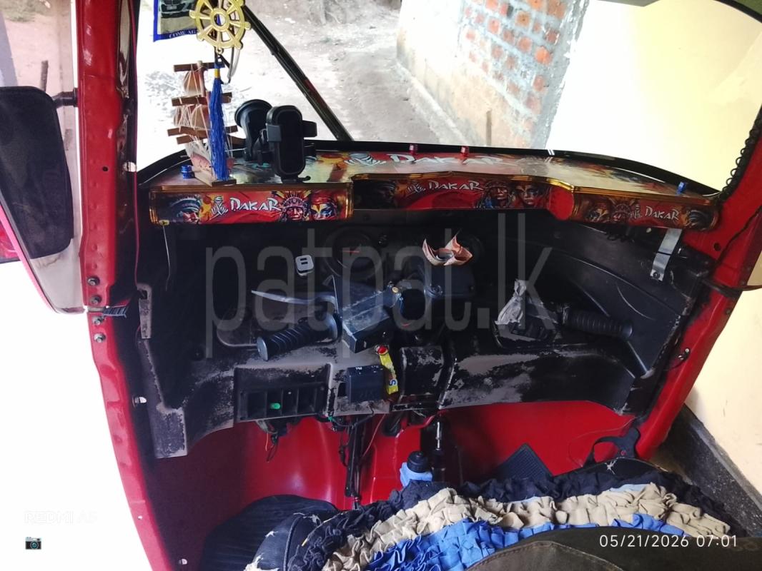 Bajaj Three Wheel 2015 - பயன்படுத்தப்பட்டது முச்சக்கர வண்டி sale in Sri Lanka - patpat.lk