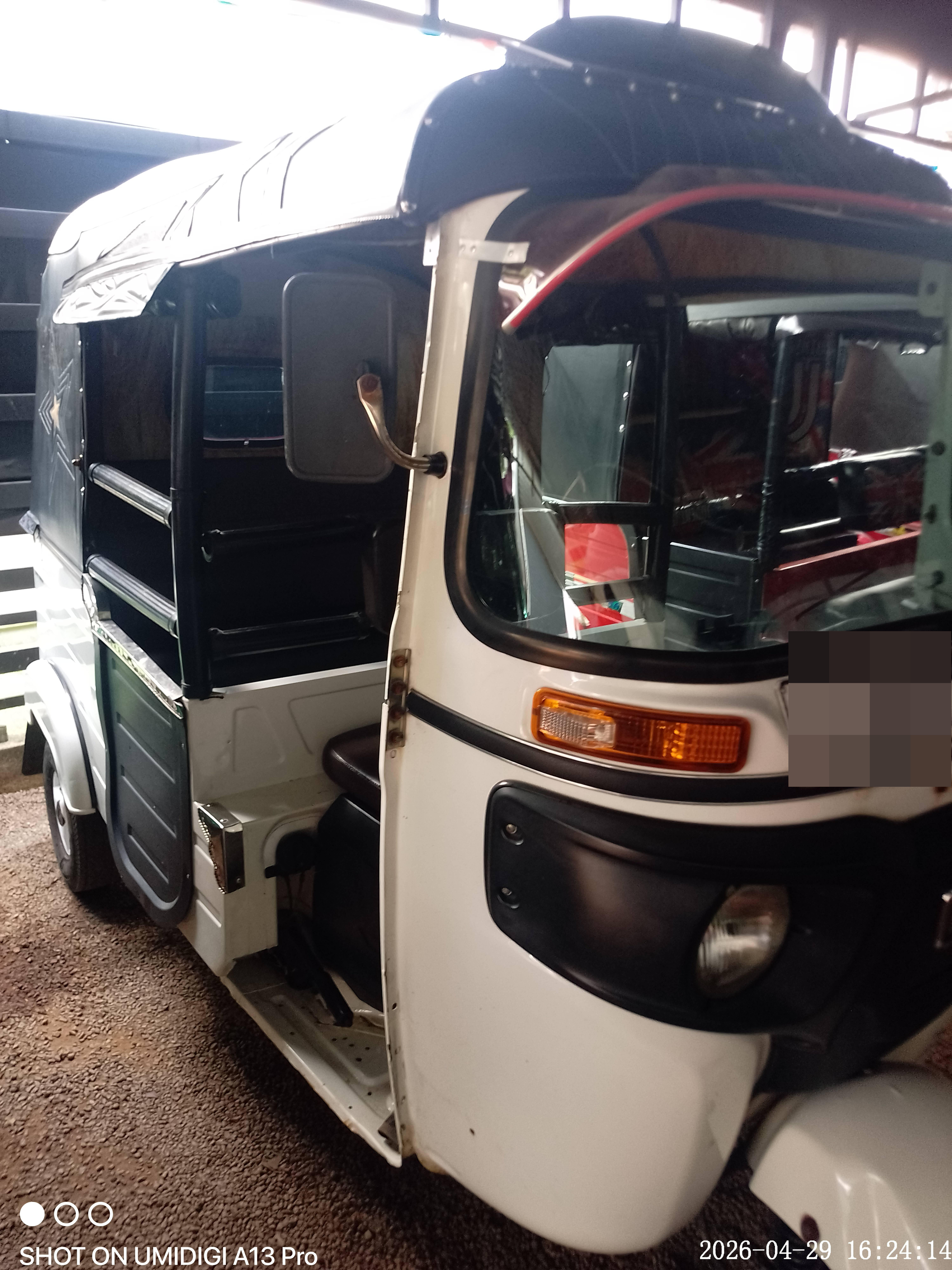 Bajaj Three Wheel 2014 - பயன்படுத்தப்பட்டது முச்சக்கர வண்டி sale in Sri Lanka - patpat.lk