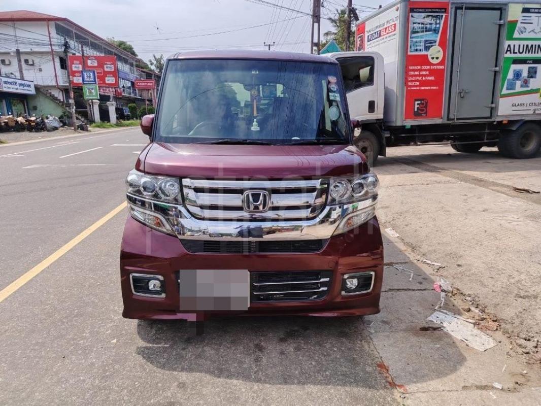 Honda N BOX 2016 - பயன்படுத்தப்பட்டது வேன் sale in Sri Lanka - patpat.lk
