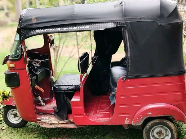 Bajaj Three Wheel 2015 - பயன்படுத்தப்பட்டது முச்சக்கர வண்டி sale in Sri Lanka - patpat.lk