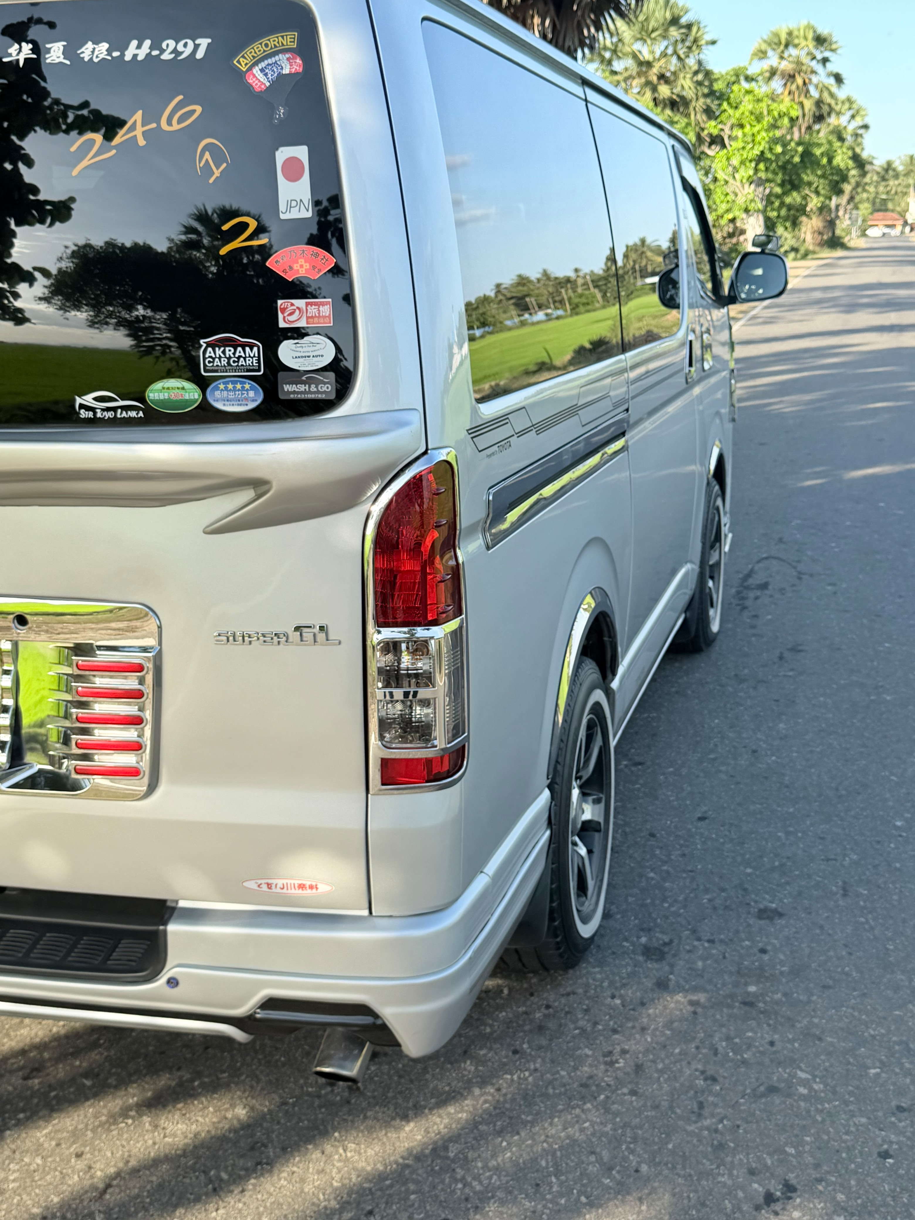 Toyota Hiace 2007 - பயன்படுத்தப்பட்டது வேன் sale in Sri Lanka - patpat.lk