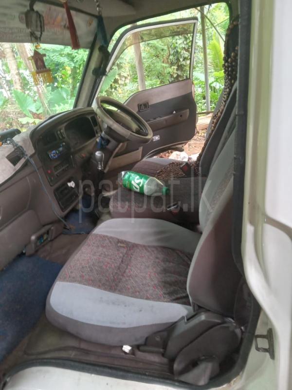 Nissan Caravan 2001 - பயன்படுத்தப்பட்டது வேன் sale in Sri Lanka - patpat.lk