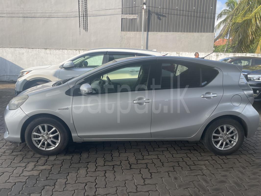 Toyota Aqua 2012 - மறுசீரமைக்கப்பட்டது கார் sale in Sri Lanka - patpat.lk