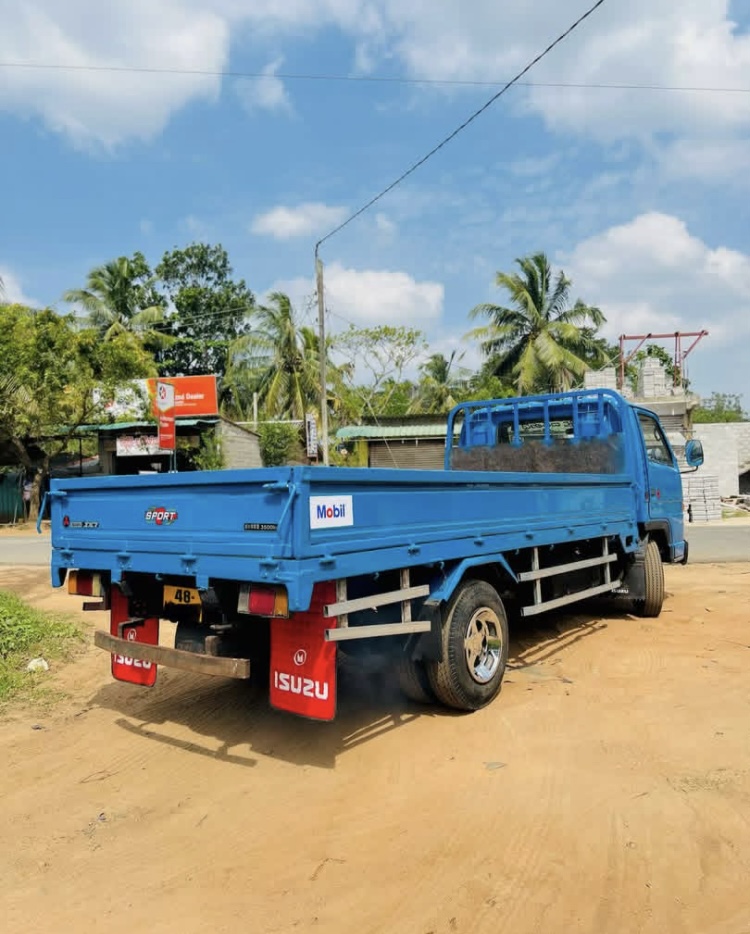 Isuzu ELF 1992 - பயன்படுத்தப்பட்டது டிரக் sale in Sri Lanka - patpat.lk