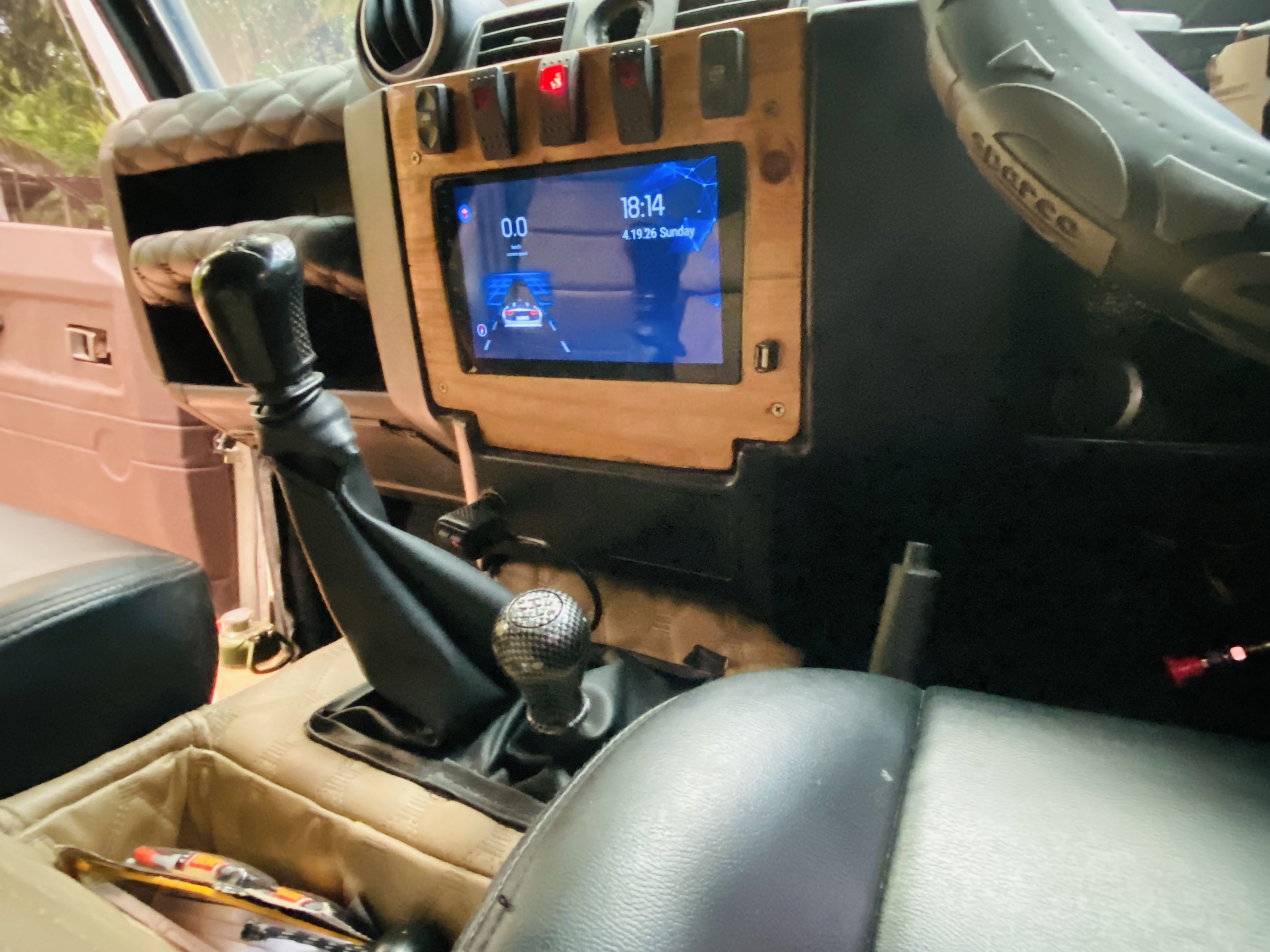 Land Rover Defender 1958 - பயன்படுத்தப்பட்டது SUV sale in Sri Lanka - patpat.lk