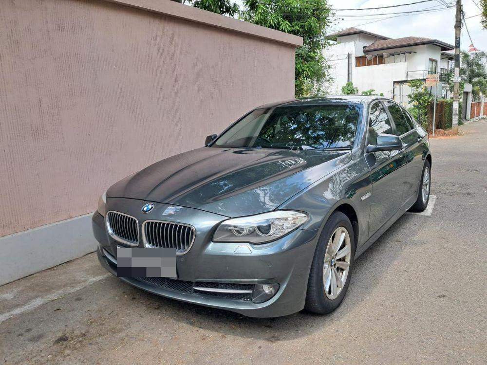 BMW 6 Series 2012 ads-image-1