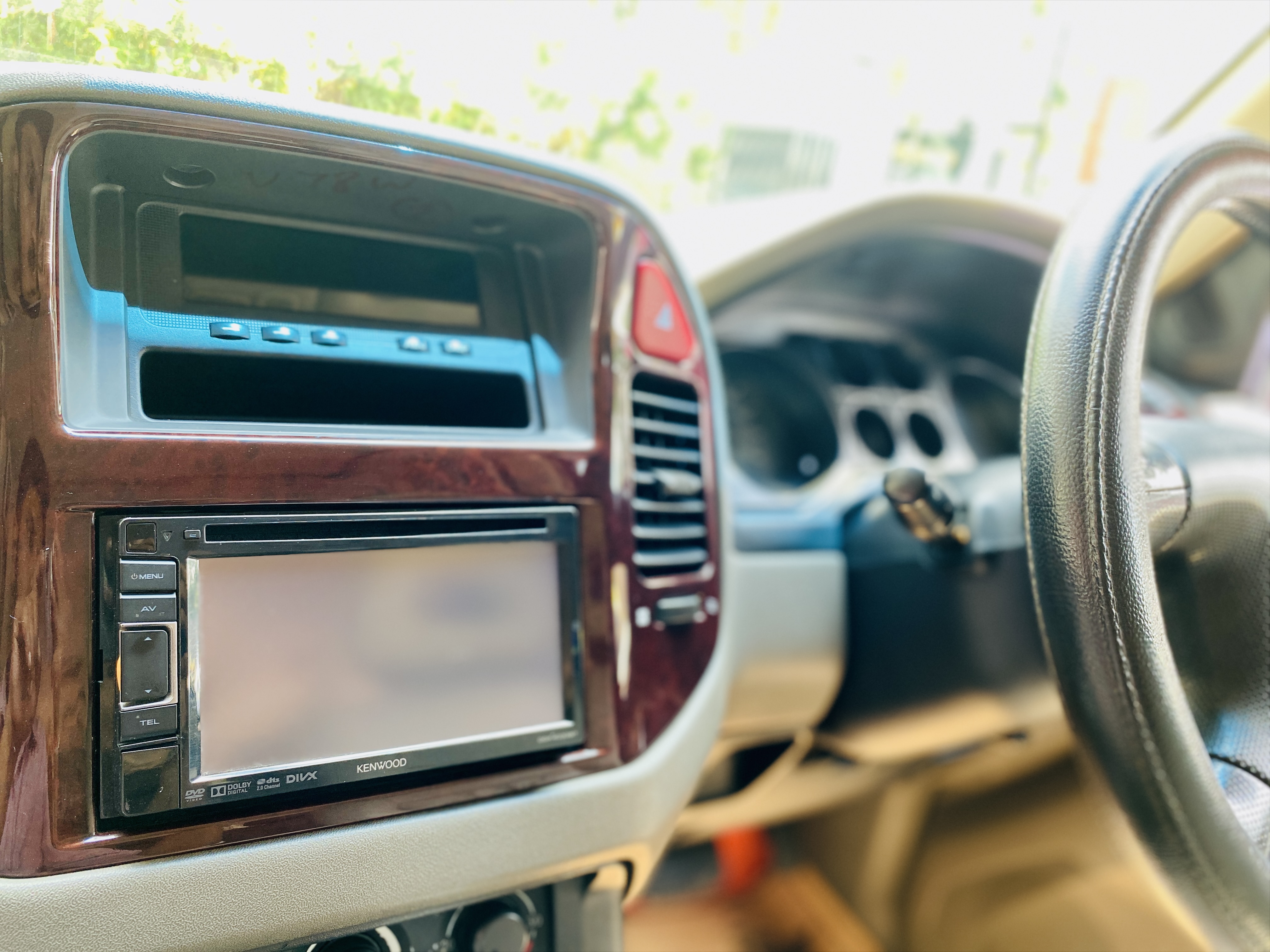 Mitsubishi Montero 2003 - பயன்படுத்தப்பட்டது SUV sale in Sri Lanka - patpat.lk