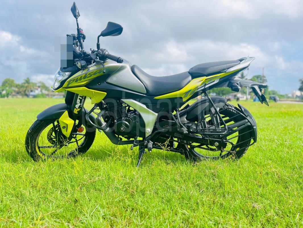 Bajaj Pulsar 2025 - பயன்படுத்தப்பட்டது பைக் sale in Sri Lanka - patpat.lk