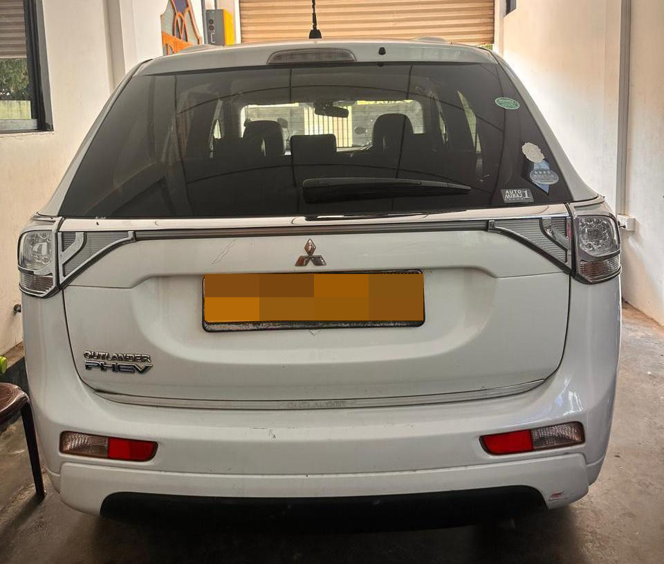 Mitsubishi Outlander 2014 - பயன்படுத்தப்பட்டது SUV sale in Sri Lanka - patpat.lk