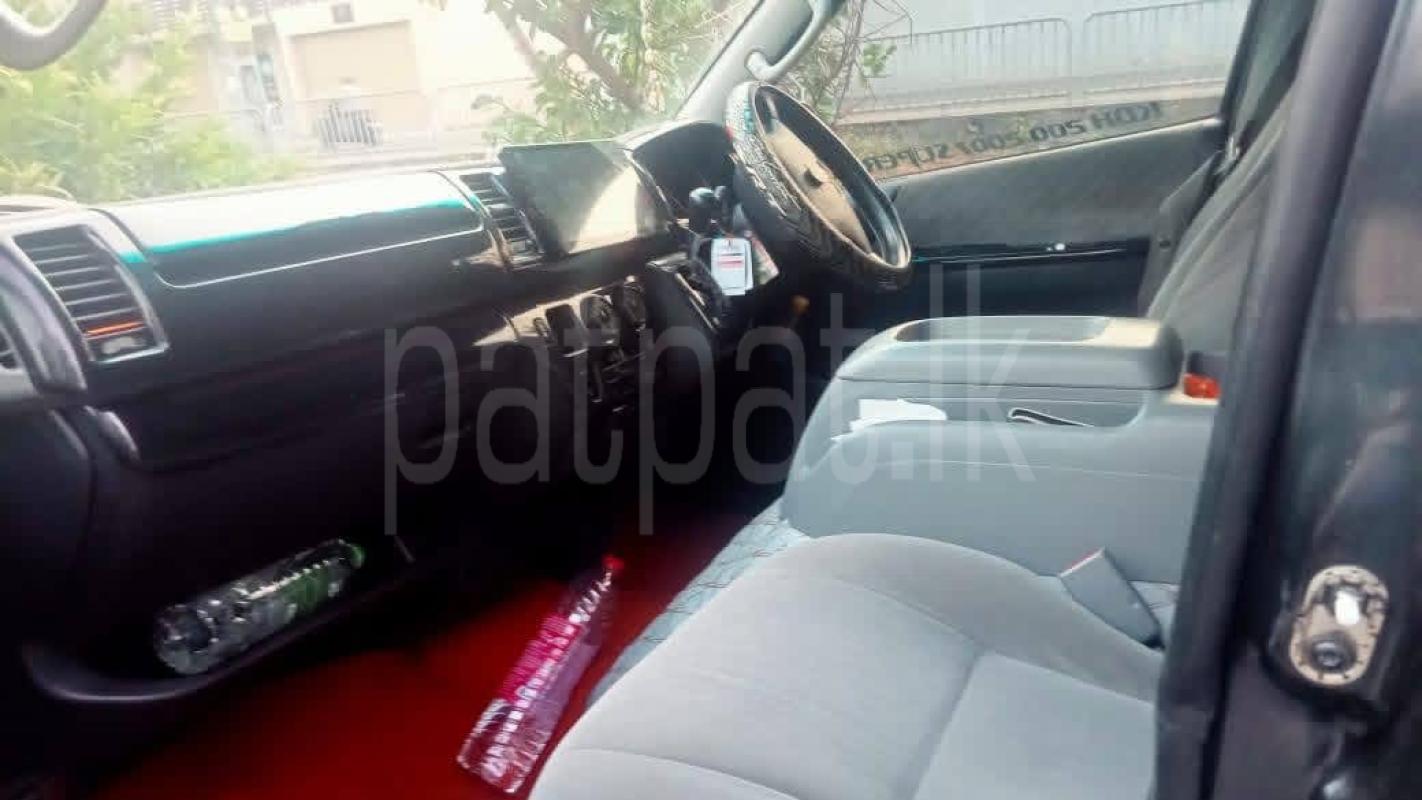 Toyota Hiace 2012 - பயன்படுத்தப்பட்டது வேன் sale in Sri Lanka - patpat.lk
