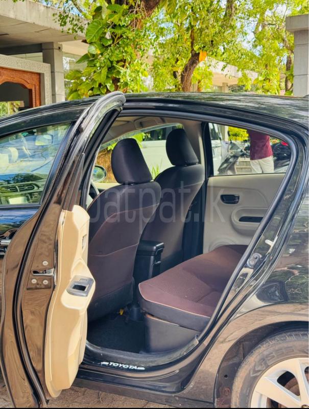 Toyota Aqua 2012 - பயன்படுத்தப்பட்டது கார் sale in Sri Lanka - patpat.lk