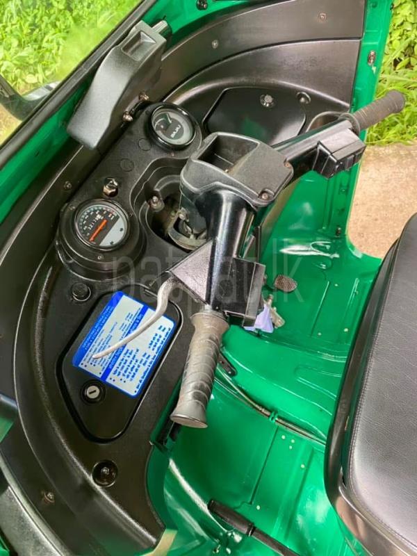 Bajaj 4 stroke 2019 - பயன்படுத்தப்பட்டது முச்சக்கர வண்டி sale in Sri Lanka - patpat.lk